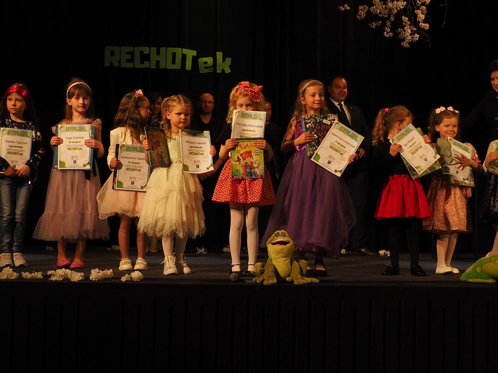 V Gminny festiwal piosenki Dziecięcej i Młodzieżowej RECHOTEK
